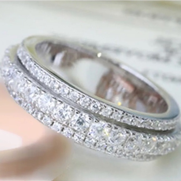 925 Sterling Silver White Sapphire Ring - Picture 4 of 6