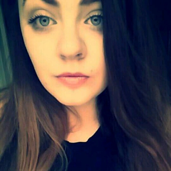 Meet your Posher, Heather - Picture 1 of 1