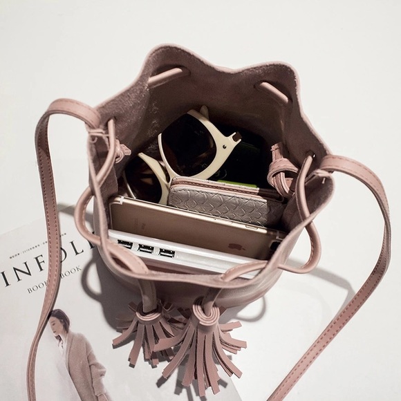 🔴HP- Blue Tassel Rope Bucket Purse(s) - Picture 2 of 8