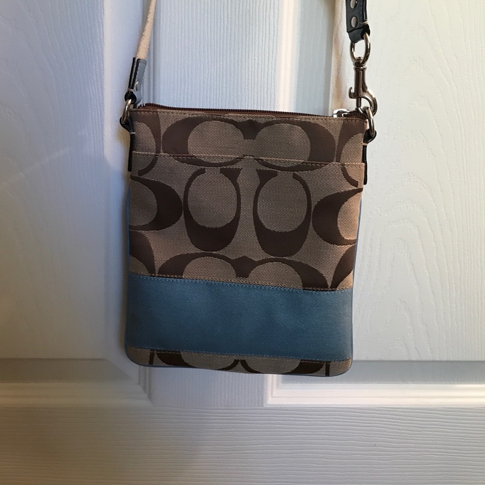 Authentic Coach Messenger Bag - Picture 3 of 5