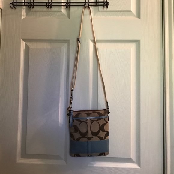 Authentic Coach Messenger Bag - Picture 2 of 5