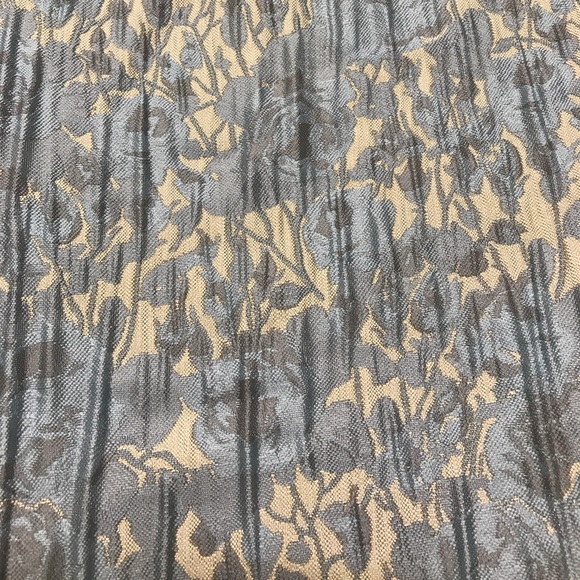 Blue and cream floral print skirt - Picture 2 of 4