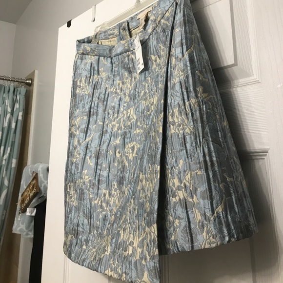Blue and cream floral print skirt - Picture 4 of 4