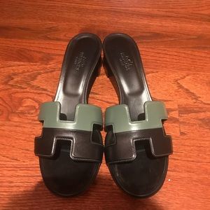 Authentic Hermes oasis calfskin sandals