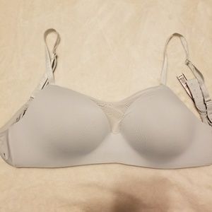 Wireless bra with mesh detail