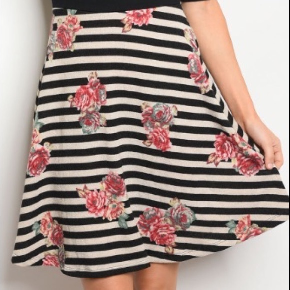 Last 2!!! S-M Pretty girl colorblock/Floral dress - Picture 3 of 6