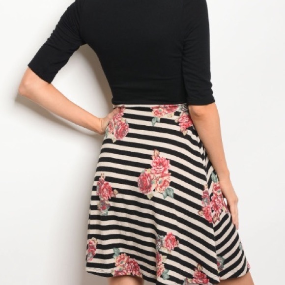 Last 2!!! S-M Pretty girl colorblock/Floral dress - Picture 4 of 6