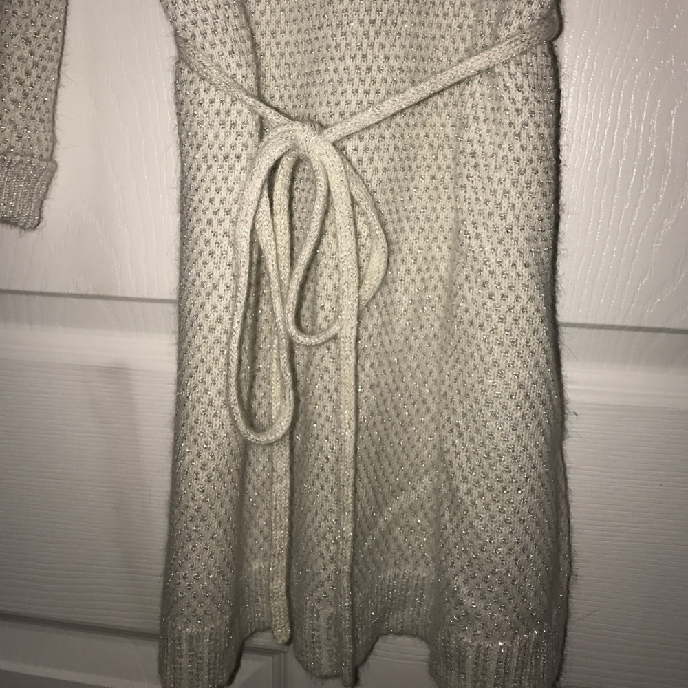 H&M ❄️Winter White Sweater❄️ - Picture 2 of 4
