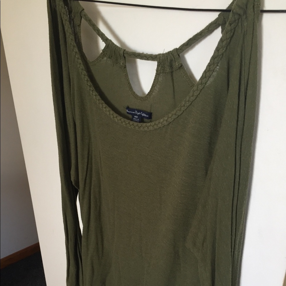 Cold shoulder/key hole 3/4 sleeve top!