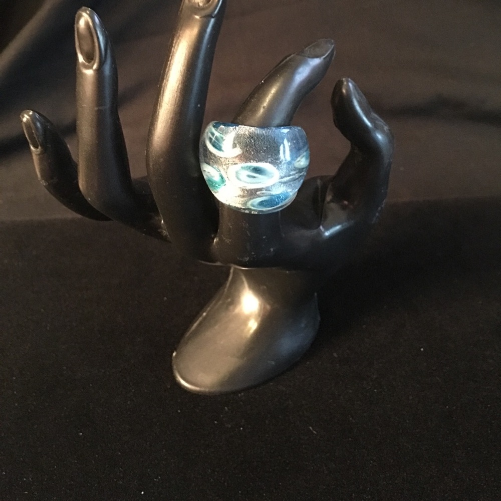 New Glass Ring in Cute Boxed Present. Size 7.5