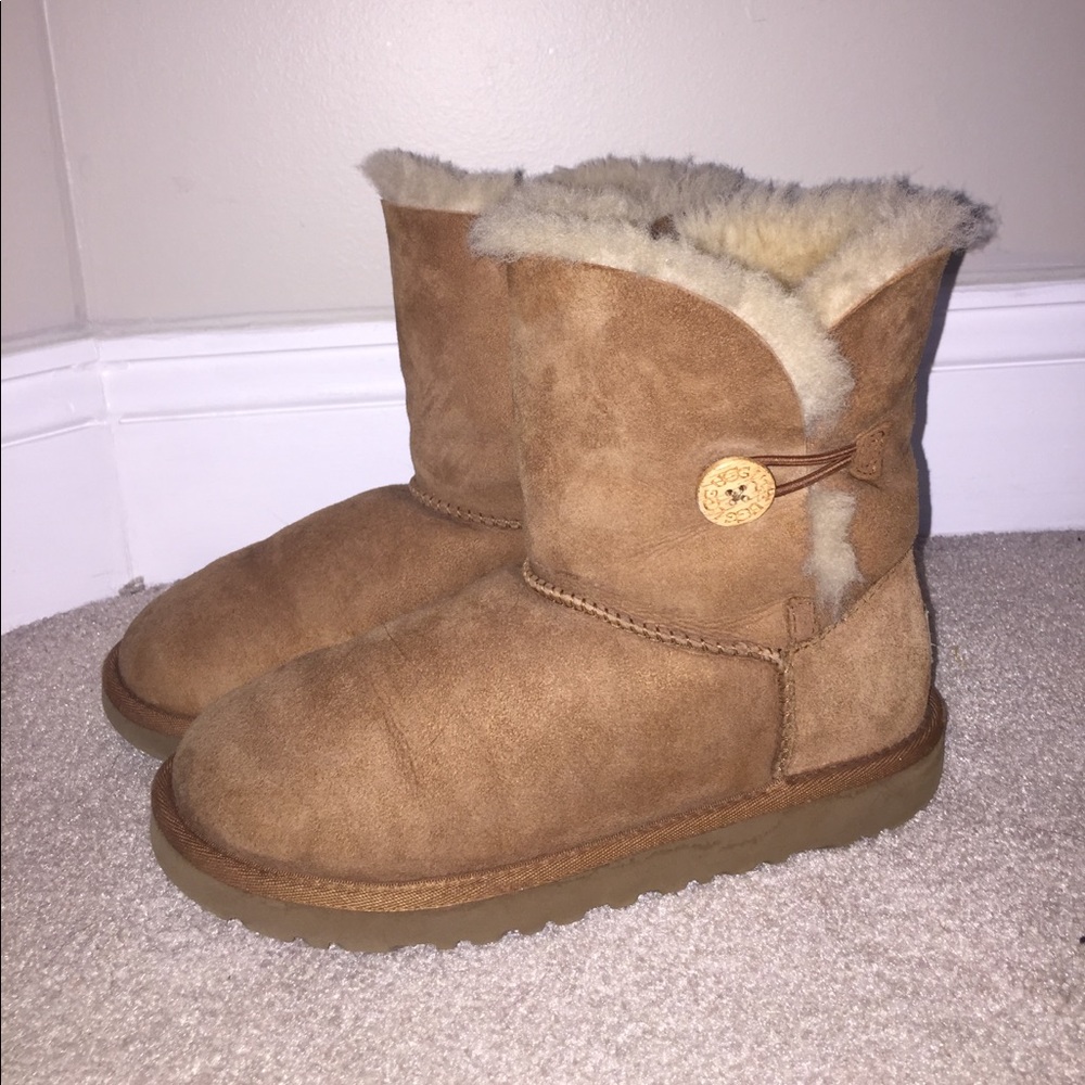 Chestnut Bailey Button Uggs