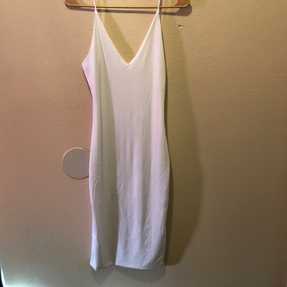 White v-neck fitted dress