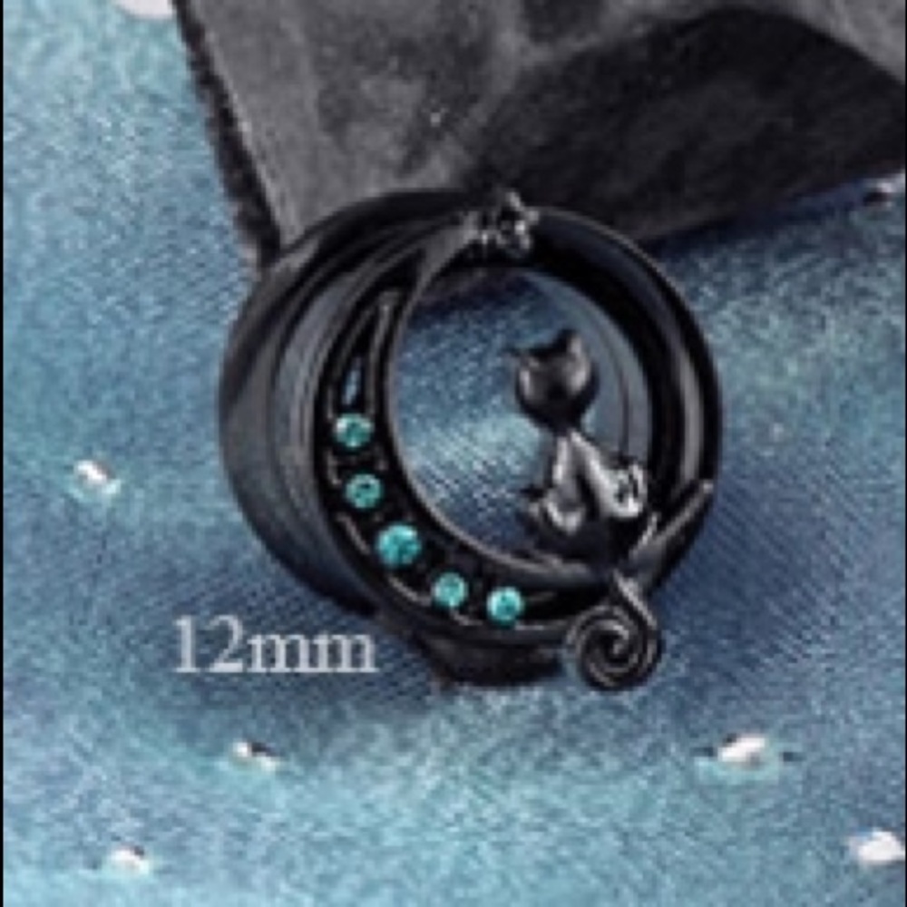 Gemmed Cat eyelets in 9/16 gauge