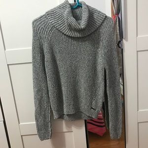 Turtle neck knitted sweater