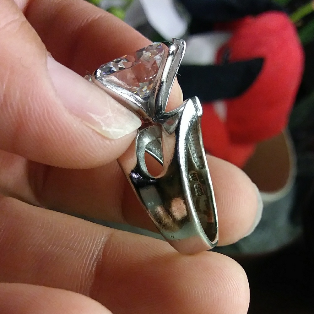 Ring - Picture 2 of 5