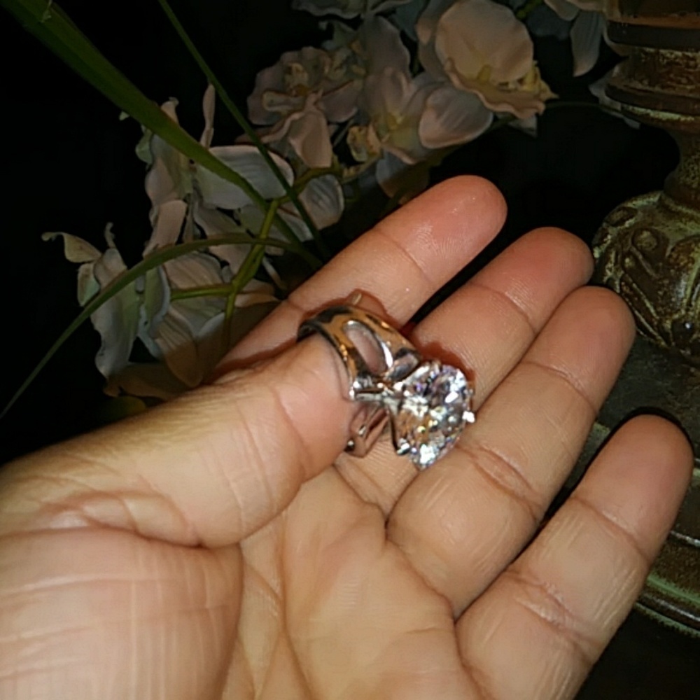 Ring - Picture 3 of 5