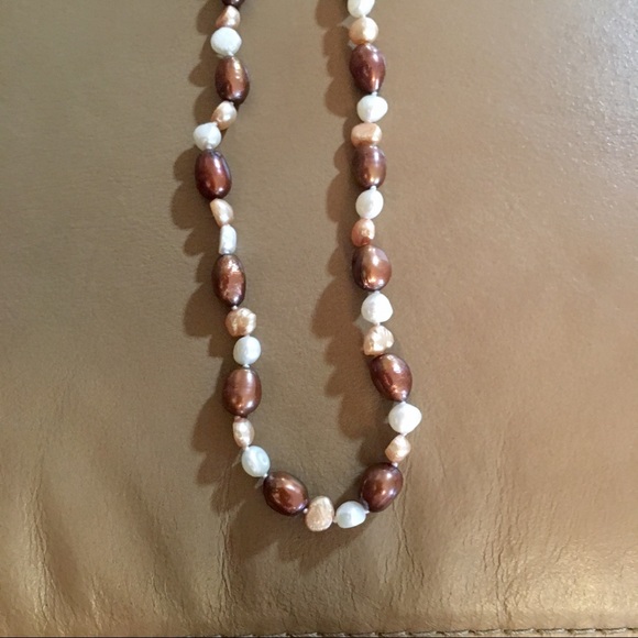 Tan brown and white string of pearls. - Picture 5 of 7