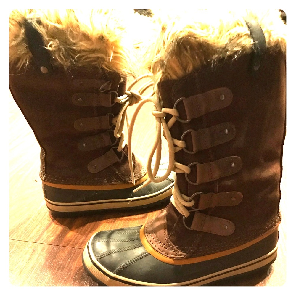 $225 Joan of Arctic Boots