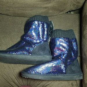 PINK victorias secret boots w/blue shine and fur!
