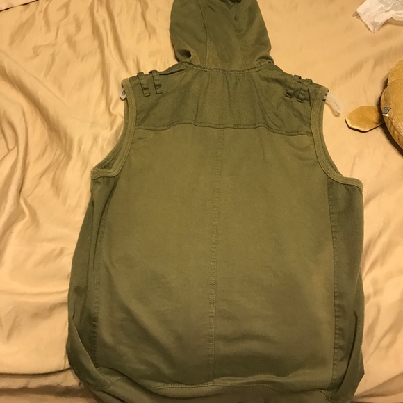 Hoodie Vest - Picture 2 of 3