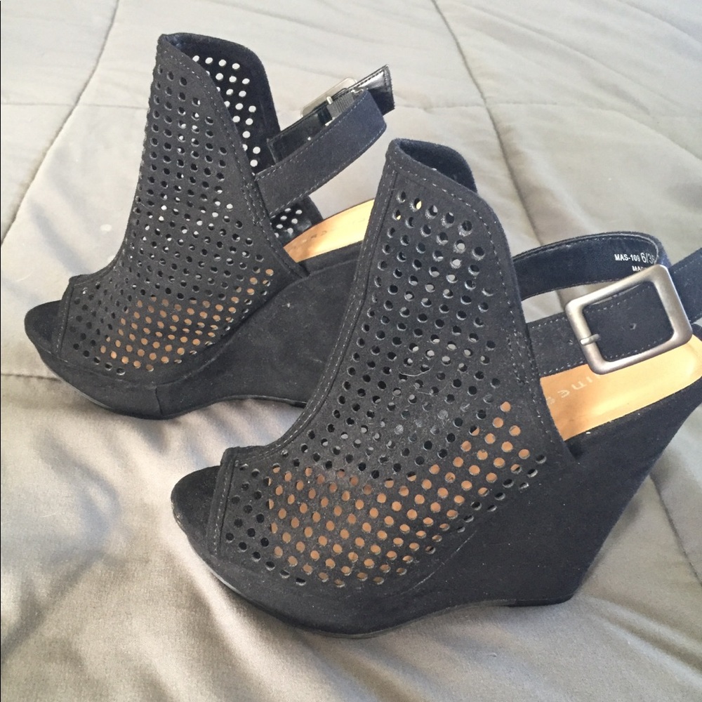 Black wedge heels