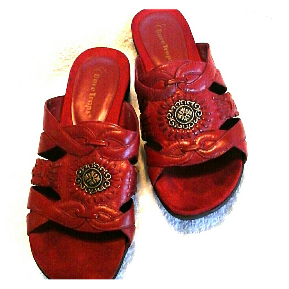 EUC Bare Traps Red leather slide Sz 6M
