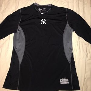 Like new, MLB Yankees Nike Top