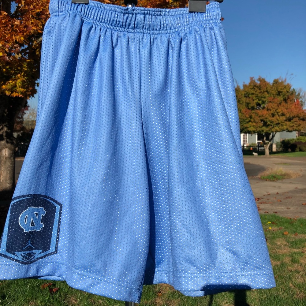 New Authentic Nike Women’s Basketball Shorts L