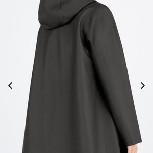 Stuttierhiem black a line raincoat