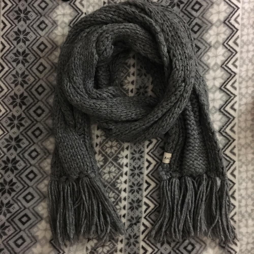 Abercrombie & Fitch scarf