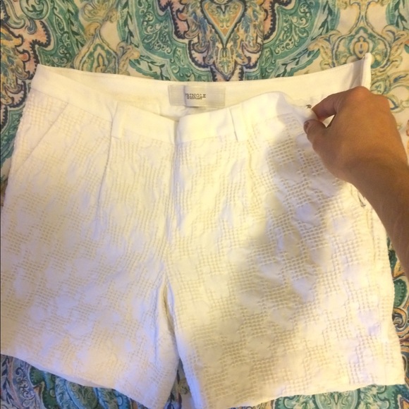White high waisted shorts with pattern - Picture 4 of 4