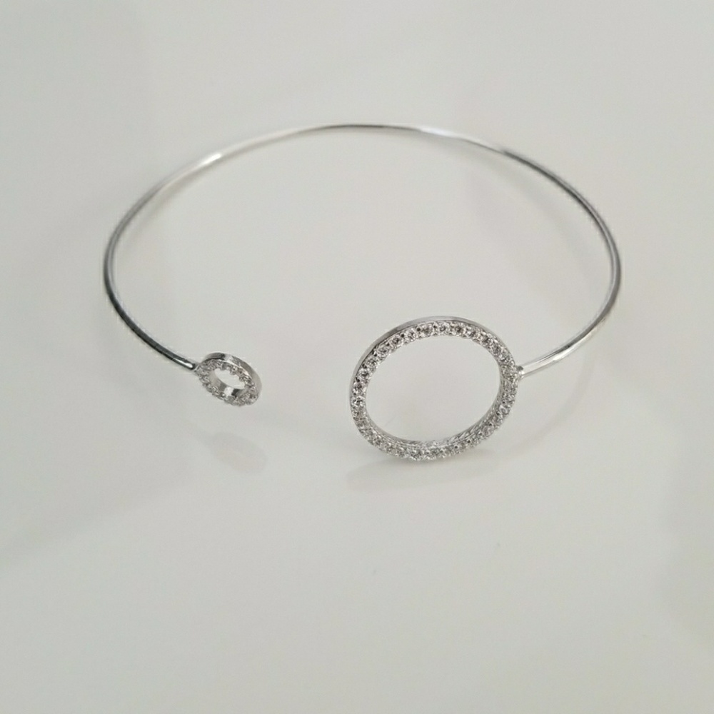 Rhodium wire bracelet circle crystals