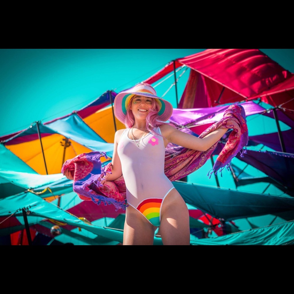 pastel rainbow hat 🌈