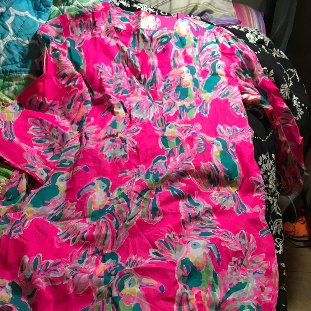 Oasis Tunic in Dragonfruit Toucan Can NWOT