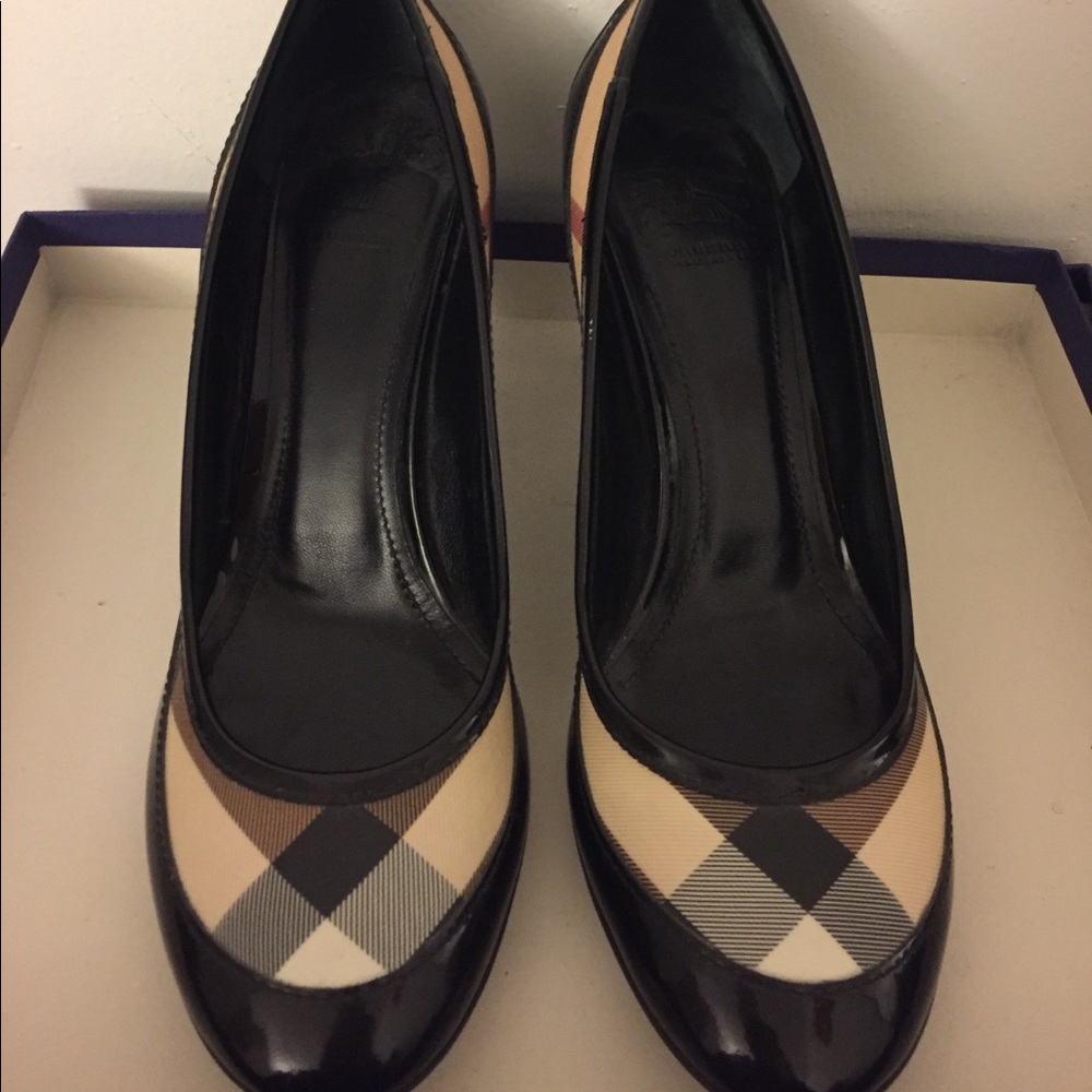 Burberry leather kitten heels worn once