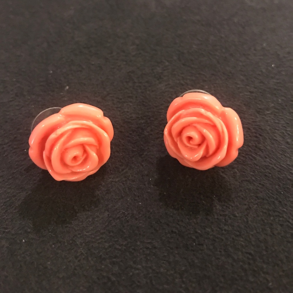 Betsey Johnson Gold Peachrose earrings 1/2 in dia.