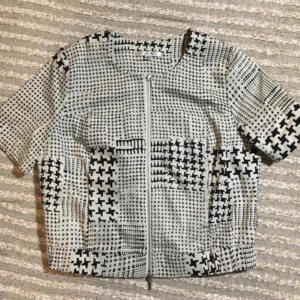 Cabi Short Cap Sleeved Blazer w/ zipper & Pockets