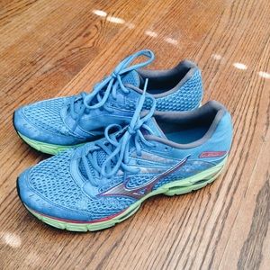 Mizuno wave inspired 9 size 10