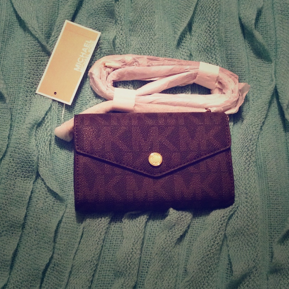 Michael Kors Crossbody wallet