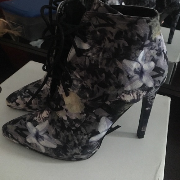 Quips Lavender booties - Picture 6 of 7