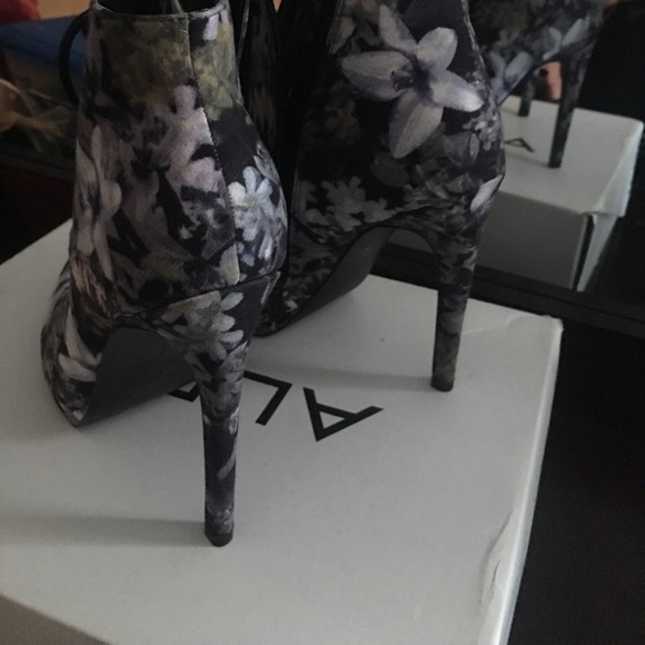 Quips Lavender booties - Picture 7 of 7