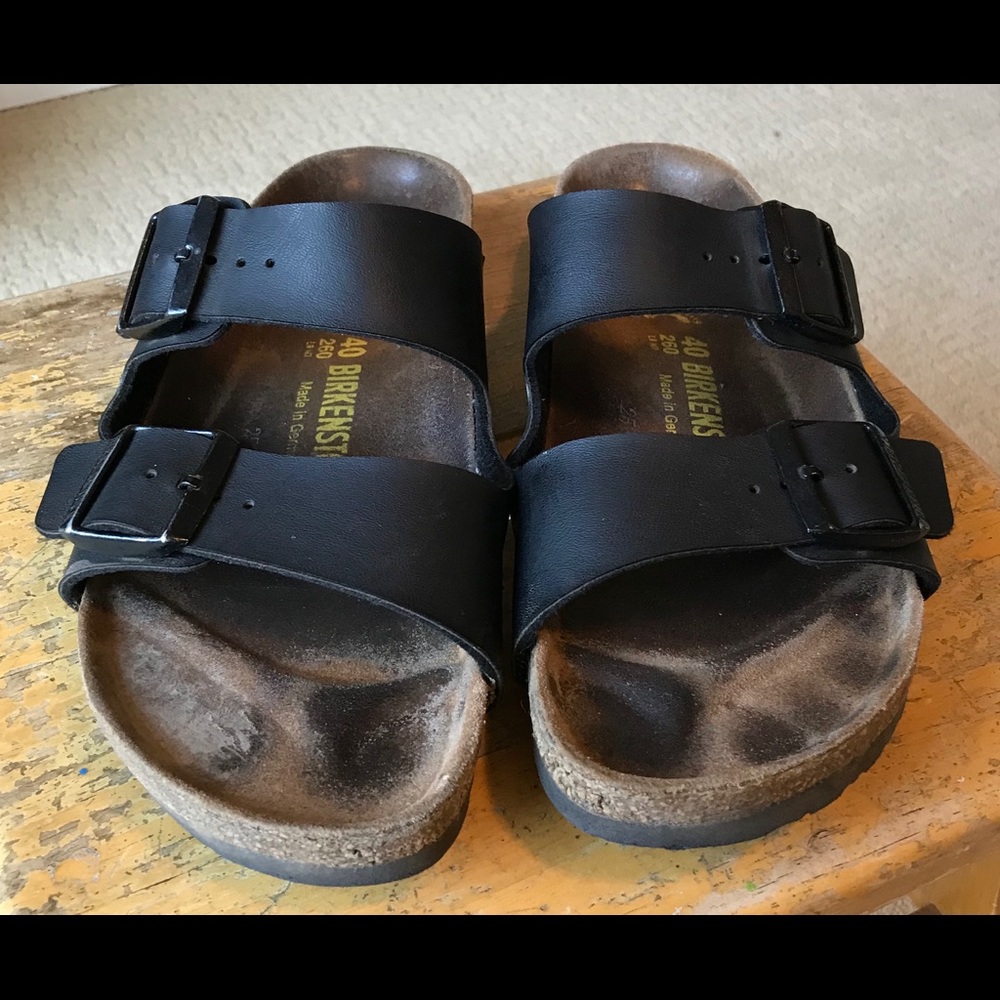 Black leather narrow Arizona Birkenstocks EUC