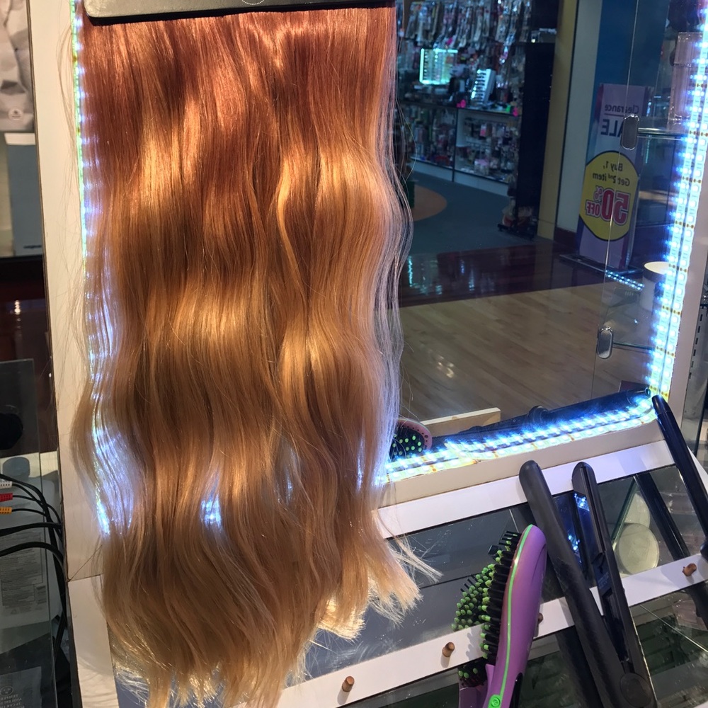 ⛔️SOLD⛔️ Bellami 24" clip on hair extension blond