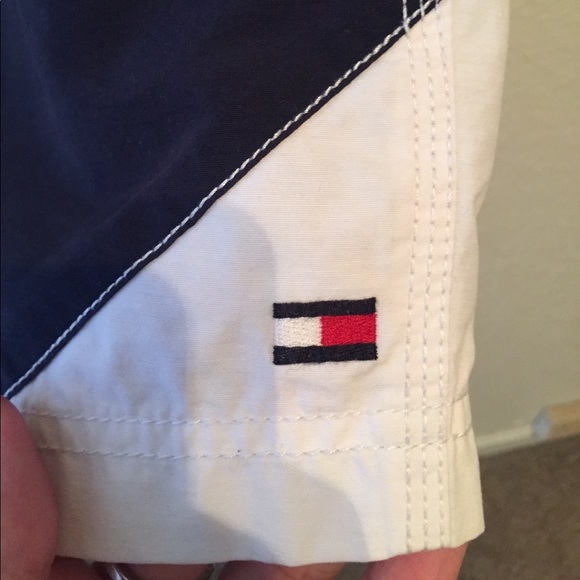 Tommy Hilfiger Men’s Shorts - Picture 3 of 4
