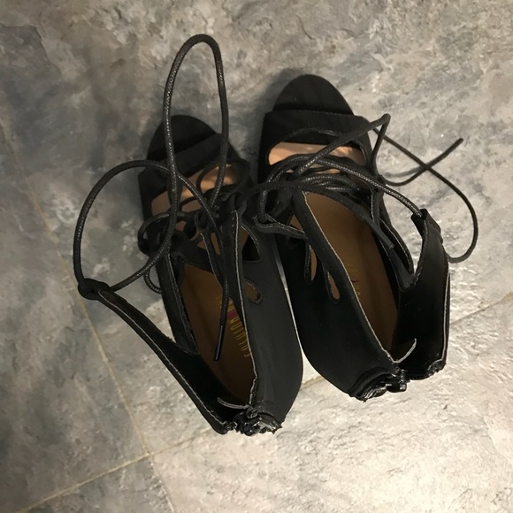 Fashion Nova Black Heel - Picture 2 of 5