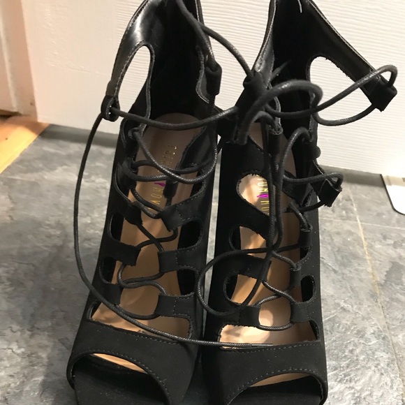 Fashion Nova Black Heel - Picture 3 of 5