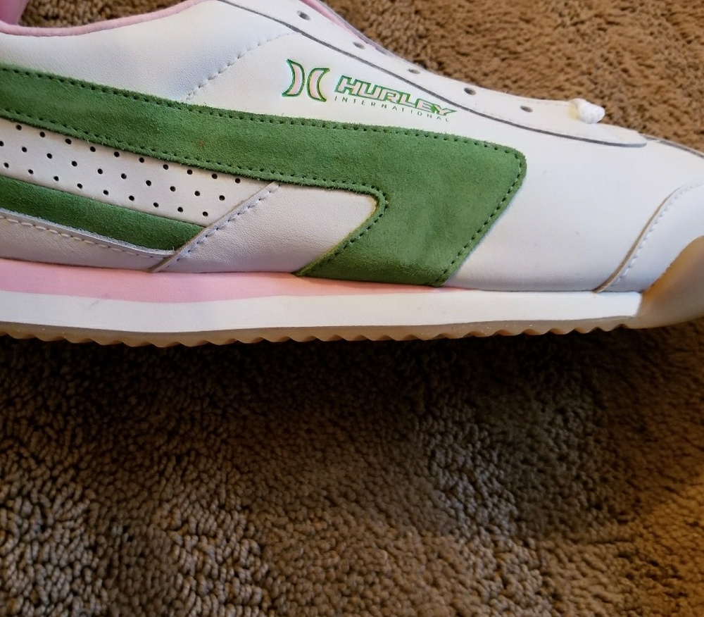New 9.5 Hurley Tennis Shoes