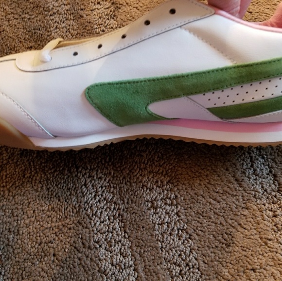 New 9.5 Hurley Tennis Shoes - Picture 2 of 5