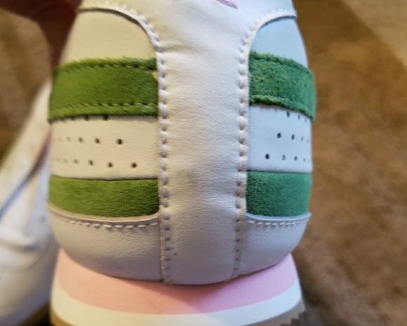 New 9.5 Hurley Tennis Shoes - Picture 3 of 5