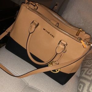 Michael kors handbag
